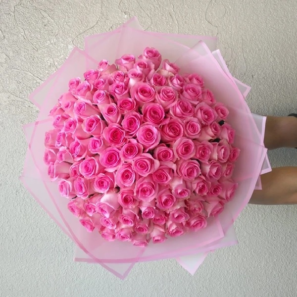 100 Pink Roses Bunch