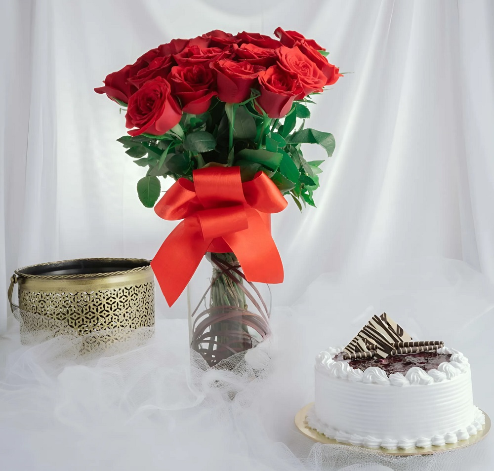 Order Roses In A Vase And Cake online | Get same day delivery PAN India ...