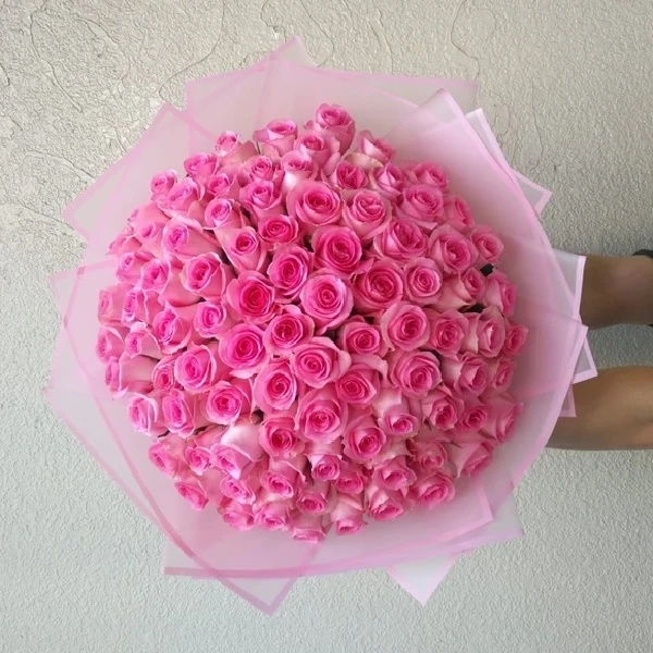 100 Pink Roses Bunch