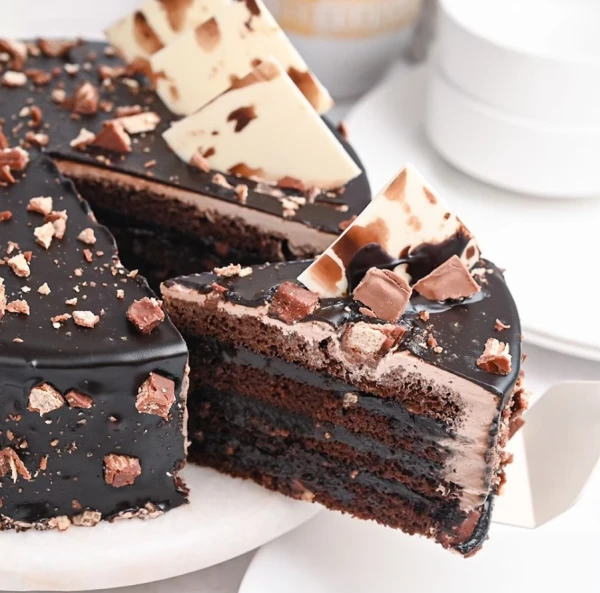 KitKat Chocolate Cake