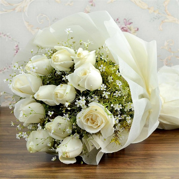 Order White Rose Bunch online | free delivery in 3 hours - Flowera