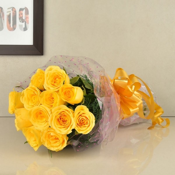8 Yellow Roses Bouquet