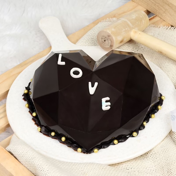 Love Pinata Cake