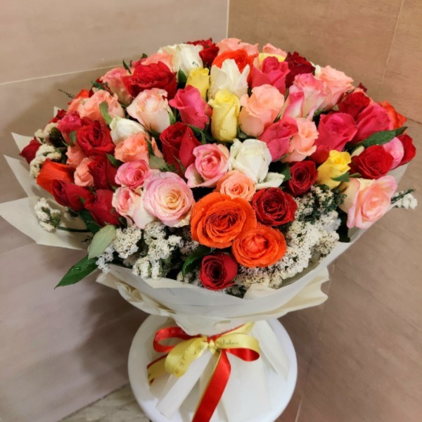 100 Mix Roses Bouquet