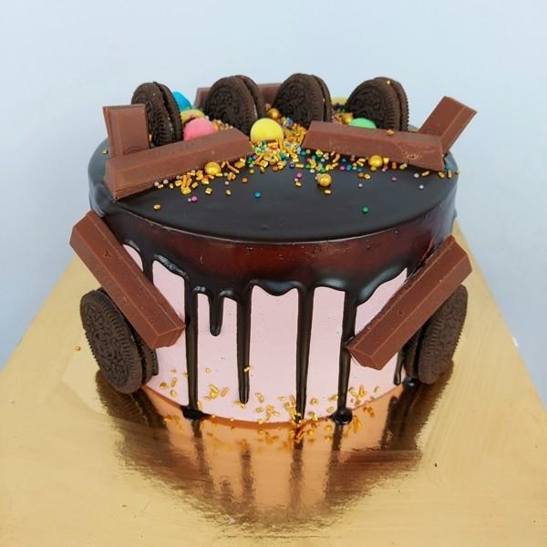 Choco Oreo Kitkat Cake