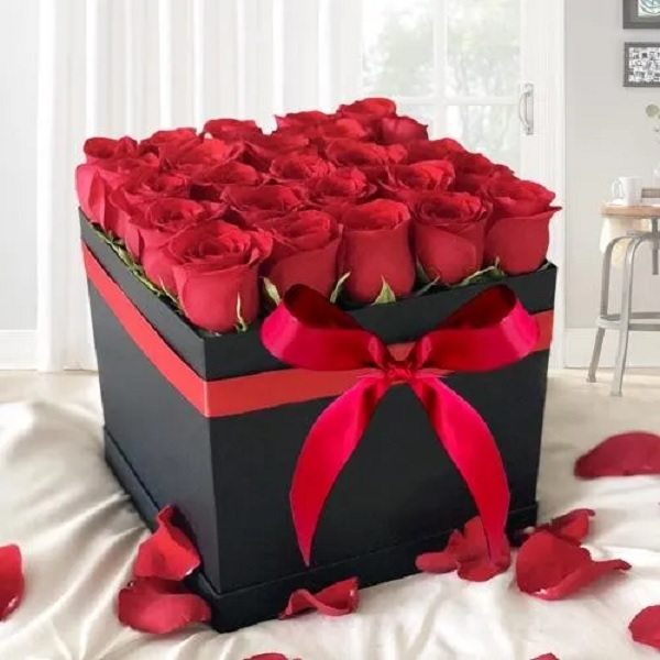 Red Roses in Black Box